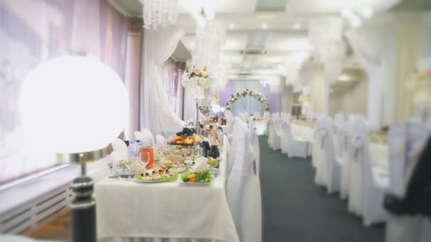 Decoración de salón de lujo para celebraciones de boda — Vídeo de stock