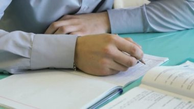 Öğrenci bir defter matematik sorunu çözdü