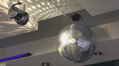 disko aynalı küreyi döndürme