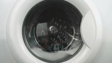 Bir çamaşır makinesi davul iç görünüm. Yakın çekim