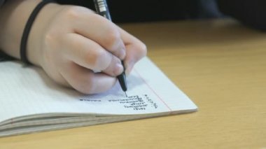 Metin egzersiz ders yazarak öğrenci