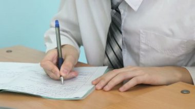 Metin içinde defterini yazma öğrenen