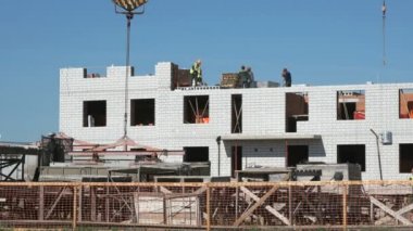 Nakliye için-bir vinç yardımıyla beton levha