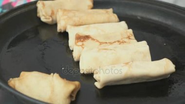 Rusya kızarmış et ile doldurulmuş krep. Yakın çekim