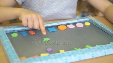 Renkler ve şekiller ile sayma öğrenme evlat