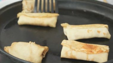 Bir tavada pişirme Rusya sürecinin krep