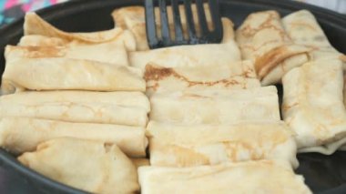 Rusya kızarmış et ile doldurulmuş krep. Yakın çekim