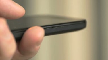 İşadamı kullanarak bir çalışma için bir cep telefonu