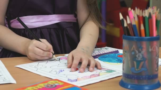 Child draws the pictures in the copybook indoors — Stock Video