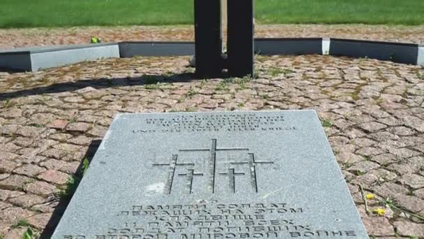 Den tyska militära memorial cemetery i Ryssland — Stockvideo