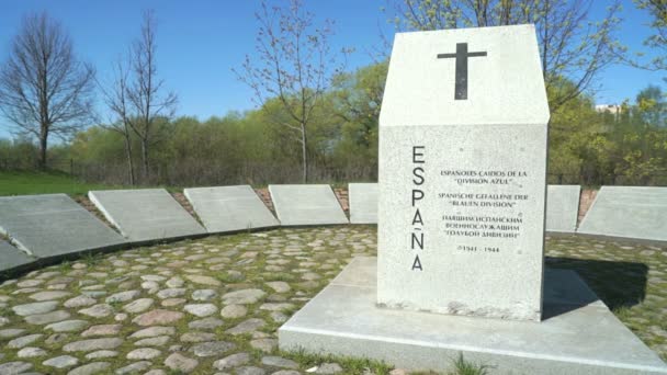 Rusya'da düşen İspanyol askerleri için anıt — Stok video