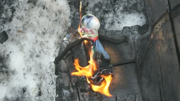 Muñeca quemada en Shrovetide. Vacaciones rusas — Vídeos de Stock