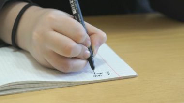 Metin egzersiz dersi yazarak öğrenci