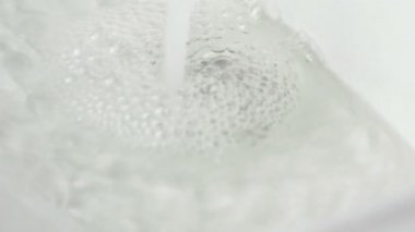 Yoğun baskı altında küvet drenaj suya