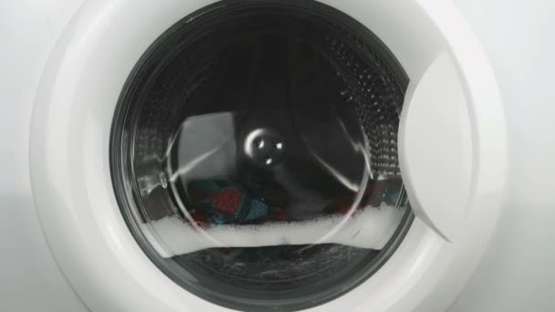 Interne weergave van een trommel van de wasmachine. Close-up — Stockvideo