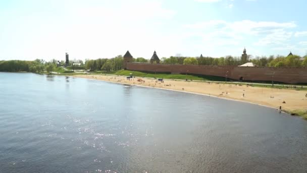 Kreml Velikiy Novgorod, Federacja Rosyjska. Rzeki Wołchow — Wideo stockowe