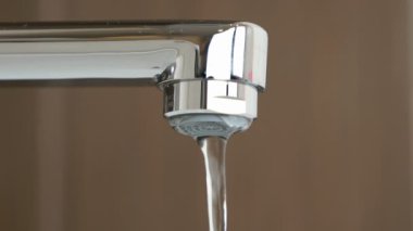 Musluk suyu su zayıf basınç akımları