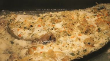 Lezzetli somon fırın tepsisine fırında pişirme