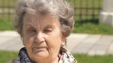 80s açık havada ciddi eski gramma portresi yaşlı