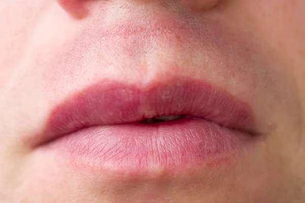 Пухкі чоловічі губи. Крупним планом Стокове Фото