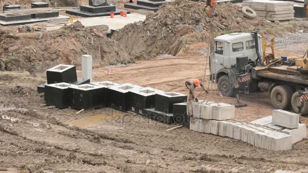 Builder przesłane za pomocą łańcuchów Bloki fundamentowe — Wideo stockowe