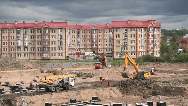 Builders work on construction site outdoors — Stock Video