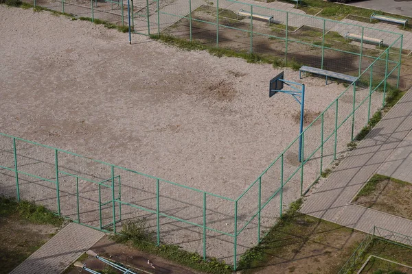 Basketbol halka. Mahkemede yaz spor okulu