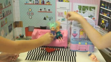 Anaokulunda kapalı çocuk oyun