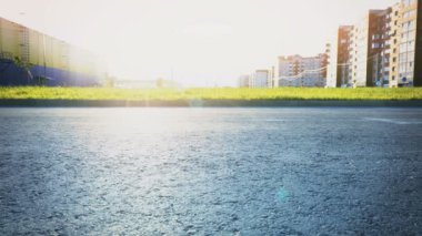 Kaykaycı çocuk kaykay üzerinde metrelik Close-Up