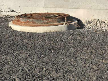 Paslı demir rögar asfalt yol yüzeyleri ayarla