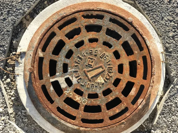 Paslı demir rögar asfalt yol yüzeyleri ayarla