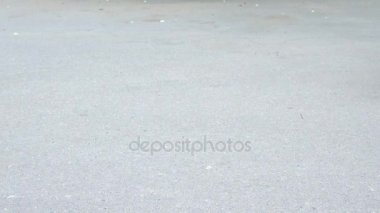 Yakın çekim çocuk spor ayakkabı scooter üzerinde ayak