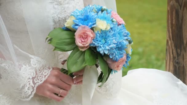 Close-up van mooie stijlvolle bruiloft boeket — Stockvideo