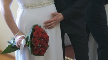 Damat onun hamile eşi mide vuruş