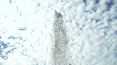 Çeşme gökyüzü arka planı