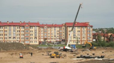 Büyük bina kompleksinin büyük inşaatı