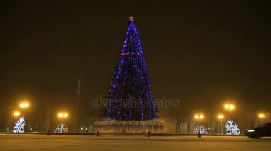 Noel ağacı gece yanıp sönen