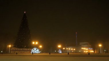 Noel ağacı gece yanıp sönen