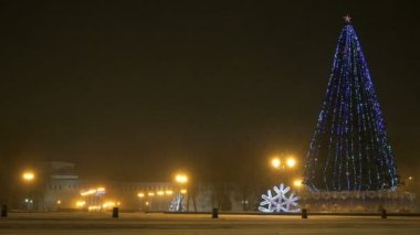 Noel ağacı gece yanıp sönen