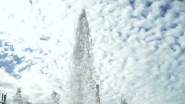 Çeşme gökyüzü arka planı