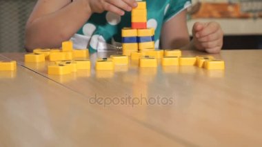 Bilinmeyen kız Tasarımcısı'nda oynarken