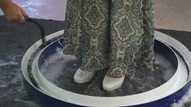 Genç kadın rekabet kabarcıkları dahil