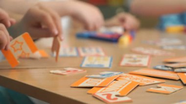 Küçük çocuklar oyun geliştirmede oyun