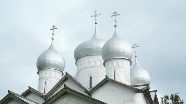 Hermosa vista de la Iglesia Ortodoxa Rusa — Vídeo de stock