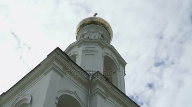 Yaz gününde Rus Ortodoks Manastırı