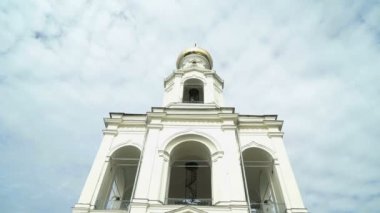Yaz gününde Rus Ortodoks Manastırı
