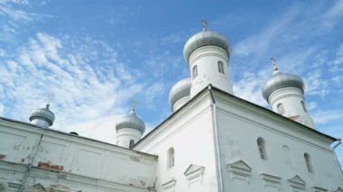 Yaz gününde Rus Ortodoks Manastırı