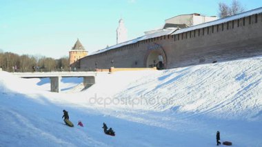 Yokuş aşağı kışın halletme çocuk