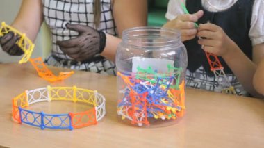 Anaokulunda kapalı çocuk oyun