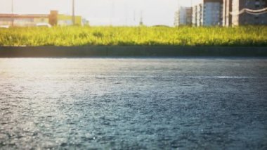 Yol boyunca geçen genç metrelik Close-Up